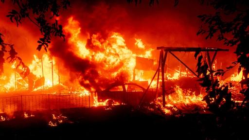 Mass fatalities as fires rage in Oregon
